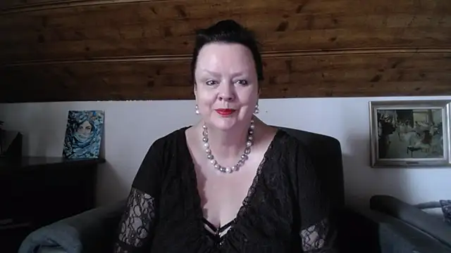 Snapshot of TiffanyMature chatting on May 6, 7:02 am TiffanyMature online show from May 6, 7:02 am