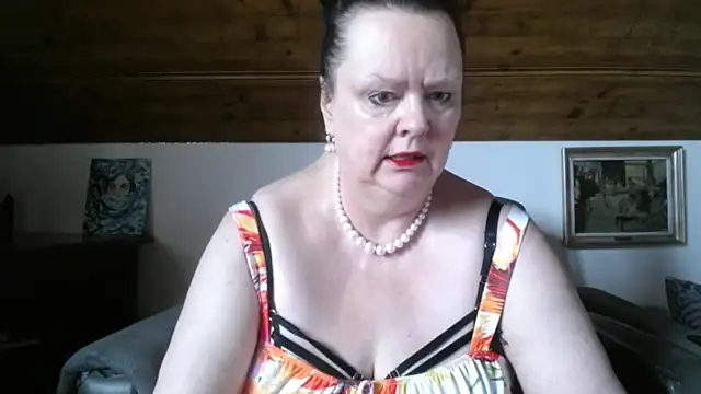Snapshot of TiffanyMature chatting on May 8, 7:14 am TiffanyMature online show from May 8, 7:14 am