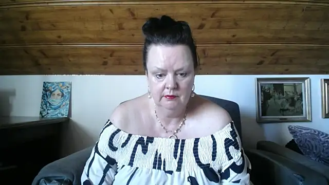 Snapshot of TiffanyMature chatting on May 26, 8:21 am TiffanyMature online show from May 26, 8:21 am