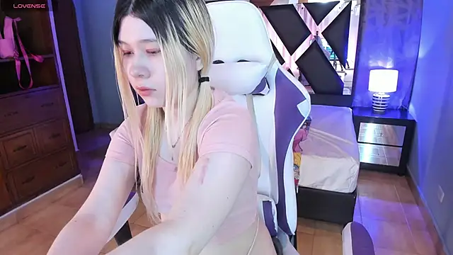 Melody Lolii online show from October 10, 11:09 am