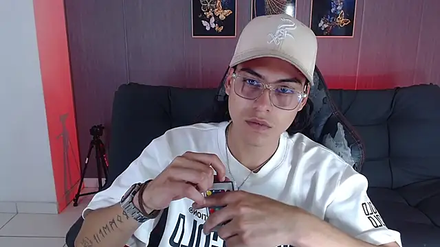 dirty model online show from February 19, 6:59 pm