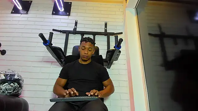 ItaloMoore online show from November 29, 11:13 am