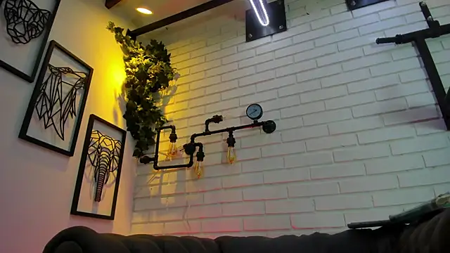 ItaloMoore online show from December 2, 11:37 am