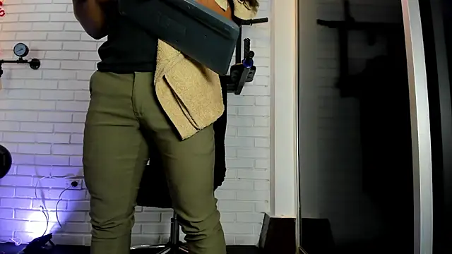 ItaloMoore online show from February 16, 11:50 am