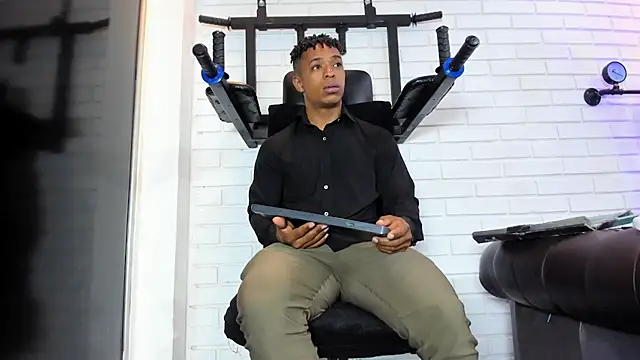 ItaloMoore online show from March 10, 11:15 am