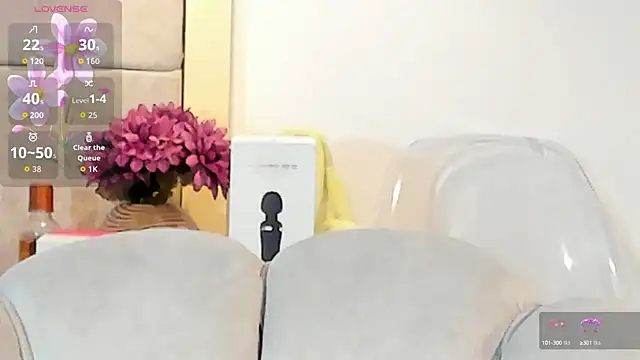 VioletHilton online show from September 12, 8:20 pm