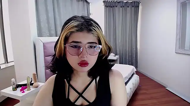 dafnelee online show from September 13, 1:33 pm