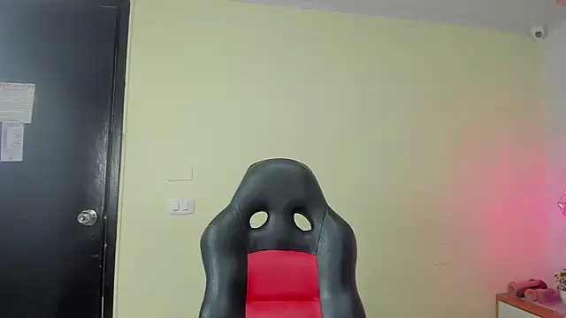 MELISSAROUGE online show from February 6, 7:50 pm