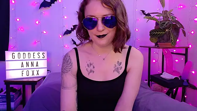 Snapshot of mistressannafoxx chatting on February 2, 10:08 pm mistressannafoxx online show from February 2, 10:08 pm