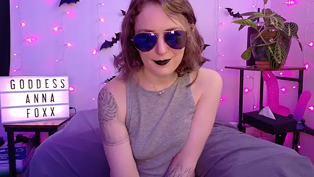 Snapshot of mistressannafoxx chatting on February 3, 10:15 pm mistressannafoxx online show from February 3, 10:15 pm