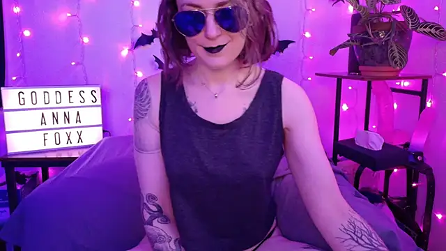 Snapshot of mistressannafoxx chatting on February 16, 10:17 pm mistressannafoxx online show from February 16, 10:17 pm