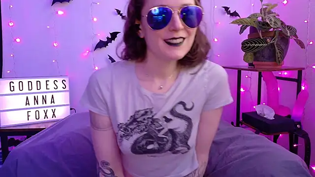Snapshot of mistressannafoxx chatting on February 20, 10:10 pm mistressannafoxx online show from February 20, 10:10 pm