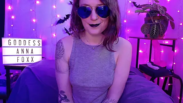 Snapshot of mistressannafoxx chatting on March 3, 1:12 am mistressannafoxx online show from March 3, 1:12 am