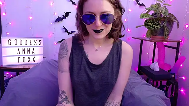 mistressannafoxx online show from March 27, 9:14 pm