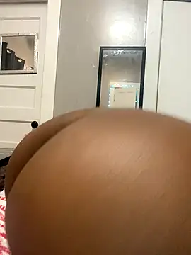 Snapshot of ToyBox96 chatting on October 18, 1:34 pm ToyBox96 online show from October 18, 1:34 pm