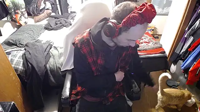 Snapshot of womenhateme69 chatting on October 16, 4:46 am womenhateme69 online show from October 16, 4:46 am