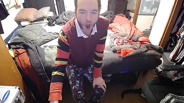 Snapshot of womenhateme69 chatting on November 27, 9:00 am womenhateme69 online show from November 27, 9:00 am