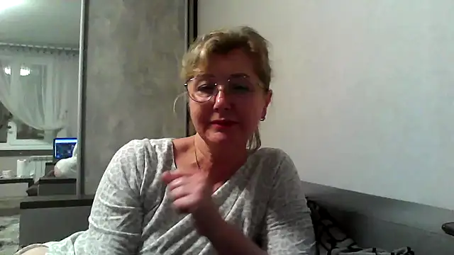 IrynaMolbertx online show from October 4, 7:23 pm