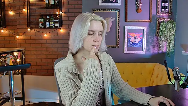 BethanyCloud online show from December 3, 2:19 am