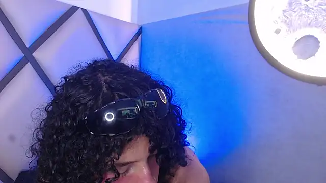 Snapshot of venus-03 chatting on February 17, 3:58 am venus-03 online show from February 17, 3:58 am