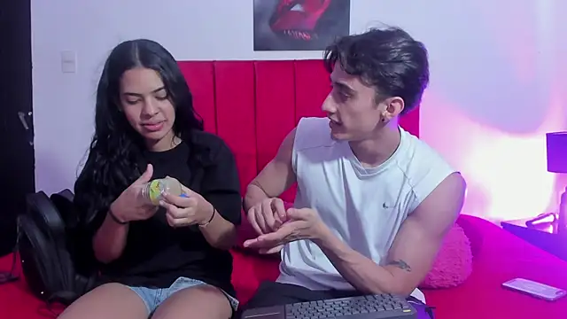 AndretiiAndCamila online show from November 17, 2:45 pm