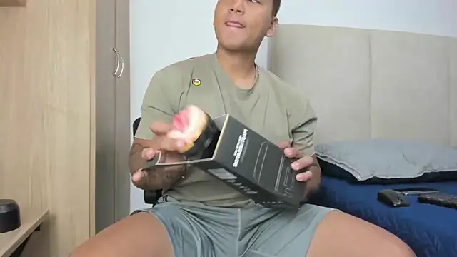 Snapshot of Hector_21_ chatting on February 1, 1:42 pm Hector 21 online show from February 1, 1:42 pm