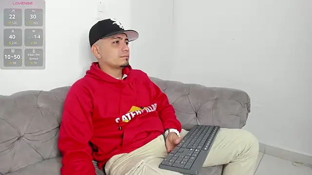 Snapshot of OwenStonne_ chatting on October 12, 4:22 am OwenStonne online show from October 12, 4:22 am