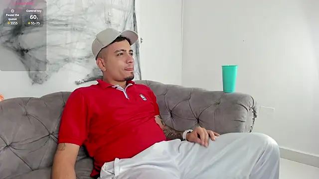 Snapshot of OwenStonne_ chatting on October 17, 4:15 am OwenStonne online show from October 17, 4:15 am