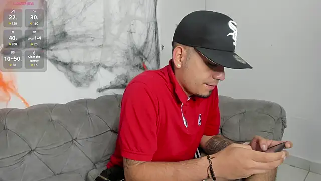 Snapshot of OwenStonne_ chatting on October 18, 4:04 am OwenStonne online show from October 18, 4:04 am