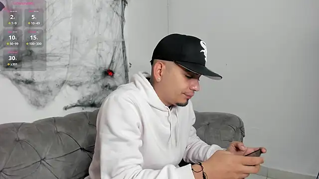 Snapshot of OwenStonne_ chatting on October 21, 4:13 am OwenStonne online show from October 21, 4:13 am