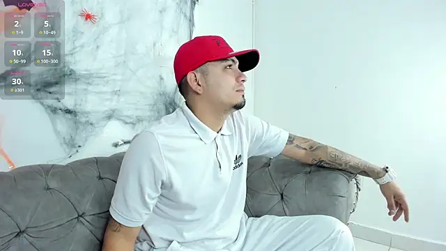 Snapshot of OwenStonne_ chatting on October 25, 4:20 am OwenStonne online show from October 25, 4:20 am