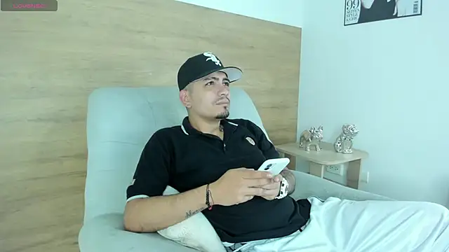 Snapshot of OwenStonne_ chatting on October 30, 4:25 am OwenStonne online show from October 30, 4:25 am