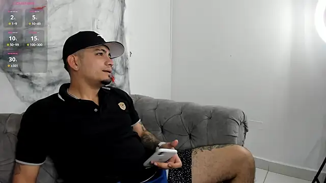 Snapshot of OwenStonne_ chatting on October 31, 4:13 am OwenStonne online show from October 31, 4:13 am