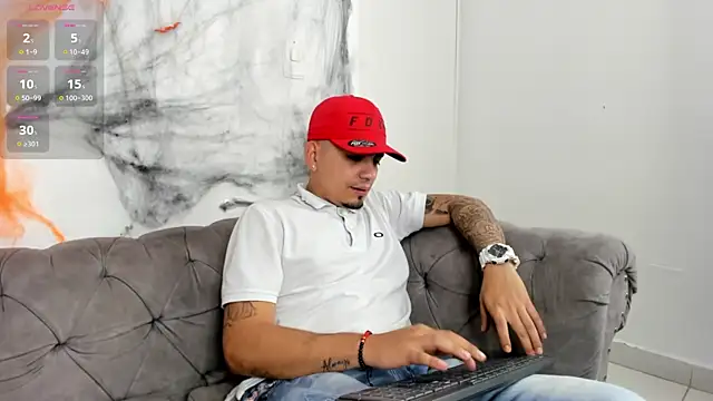 Snapshot of OwenStonne_ chatting on November 3, 4:03 am OwenStonne online show from November 3, 4:03 am