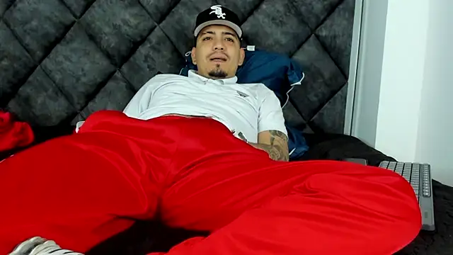 Snapshot of OwenStonne_ chatting on November 12, 12:27 pm OwenStonne online show from November 12, 12:27 pm