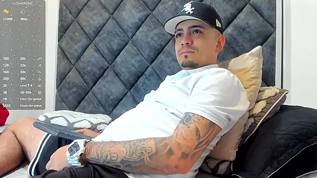 Snapshot of OwenStonne_ chatting on November 18, 11:47 am OwenStonne online show from November 18, 11:47 am