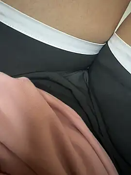 Snapshot of crazy111girl chatting on November 8, 7:12 pm crazy111girl online show from November 8, 7:12 pm