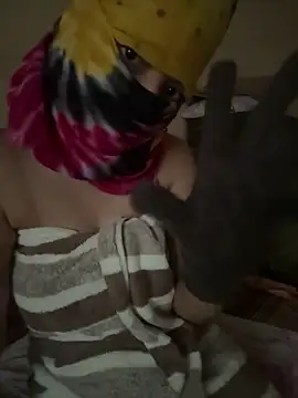 Snapshot of crazy111girl chatting on February 12, 8:53 am crazy111girl online show from February 12, 8:53 am