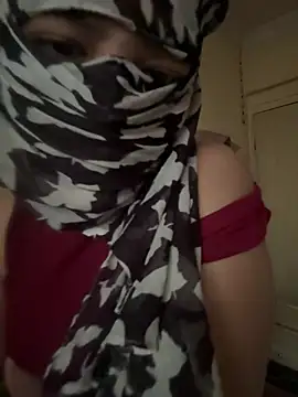 Snapshot of crazy111girl chatting on February 13, 8:21 am crazy111girl online show from February 13, 8:21 am