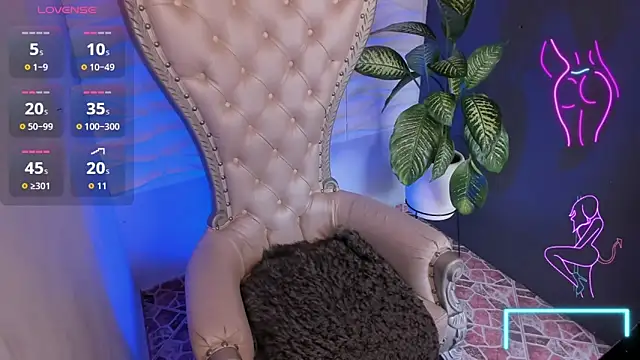 April  foxx online show from November 25, 12:38 pm