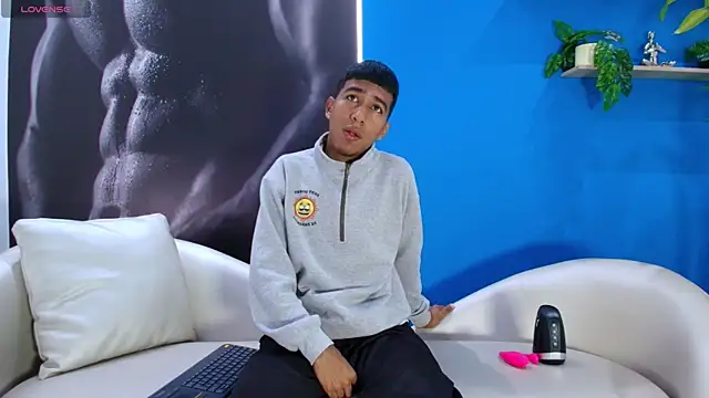 Snapshot of ender_h0t chatting on October 9, 1:31 pm ender h0t online show from October 9, 1:31 pm