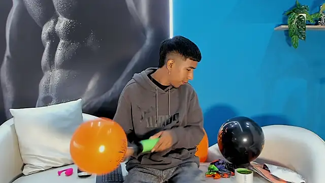 Snapshot of ender_h0t chatting on October 12, 1:43 pm ender h0t online show from October 12, 1:43 pm