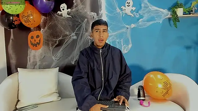 Snapshot of ender_h0t chatting on October 14, 1:56 pm ender h0t online show from October 14, 1:56 pm