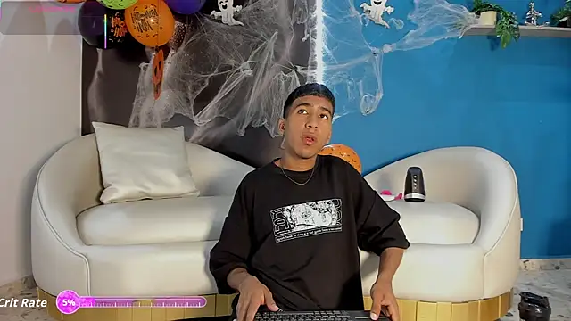 Snapshot of ender_h0t chatting on October 16, 1:56 pm ender h0t online show from October 16, 1:56 pm