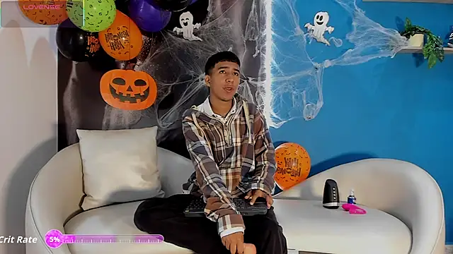 Snapshot of ender_h0t chatting on October 17, 2:19 pm ender h0t online show from October 17, 2:19 pm