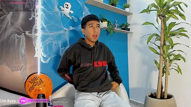 Snapshot of ender_h0t chatting on October 23, 1:43 pm ender h0t online show from October 23, 1:43 pm