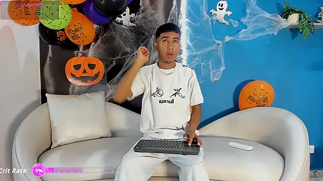 Snapshot of ender_h0t chatting on October 24, 1:40 pm ender h0t online show from October 24, 1:40 pm