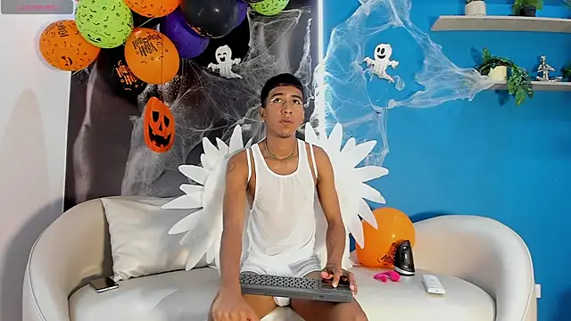 Snapshot of ender_h0t chatting on October 31, 2:07 pm ender h0t online show from October 31, 2:07 pm