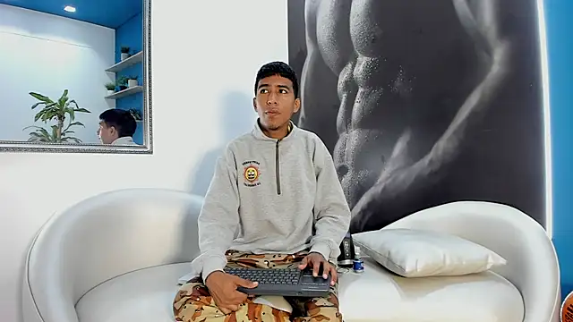 Snapshot of ender_h0t chatting on November 5, 1:55 pm ender h0t online show from November 5, 1:55 pm