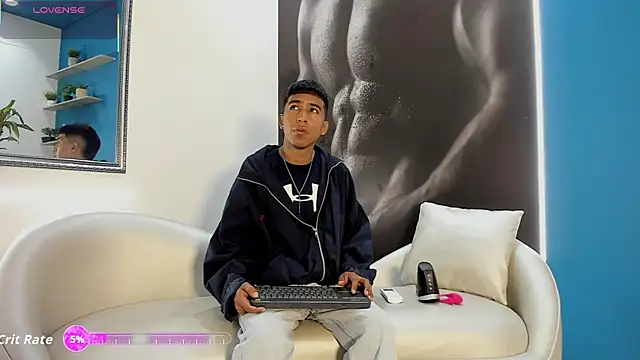 Snapshot of ender_h0t chatting on November 12, 1:55 pm ender h0t online show from November 12, 1:55 pm